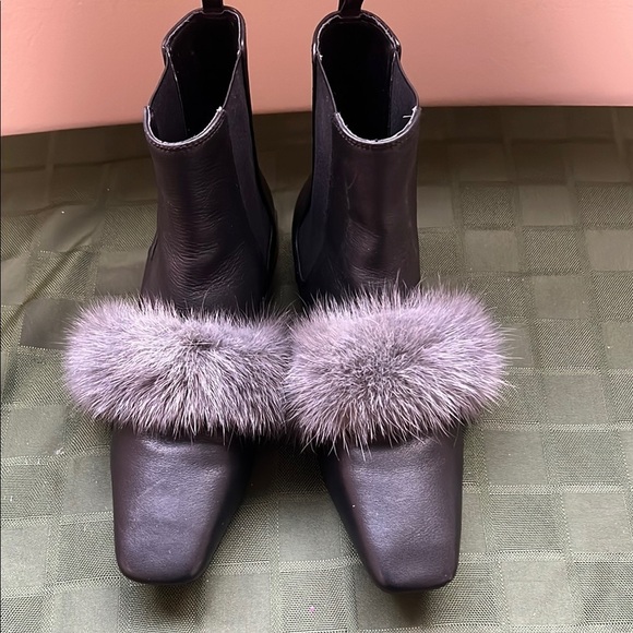 Dymonlatry Elegant Black Leather Ankle Boots with Fur Trim - Picture 2 of 14